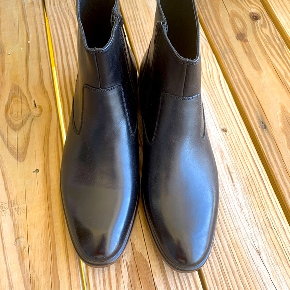 Giorgio Brutini Other - NWT Giorgio Brutini Chelsea Boots Black 11M